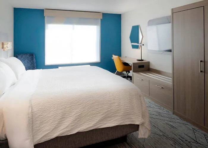 Holiday Inn Express Hotel & Suites Fort Atkinson By Ihg